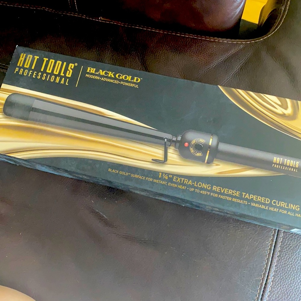 New! Hot tools 1 1/4” curling iron